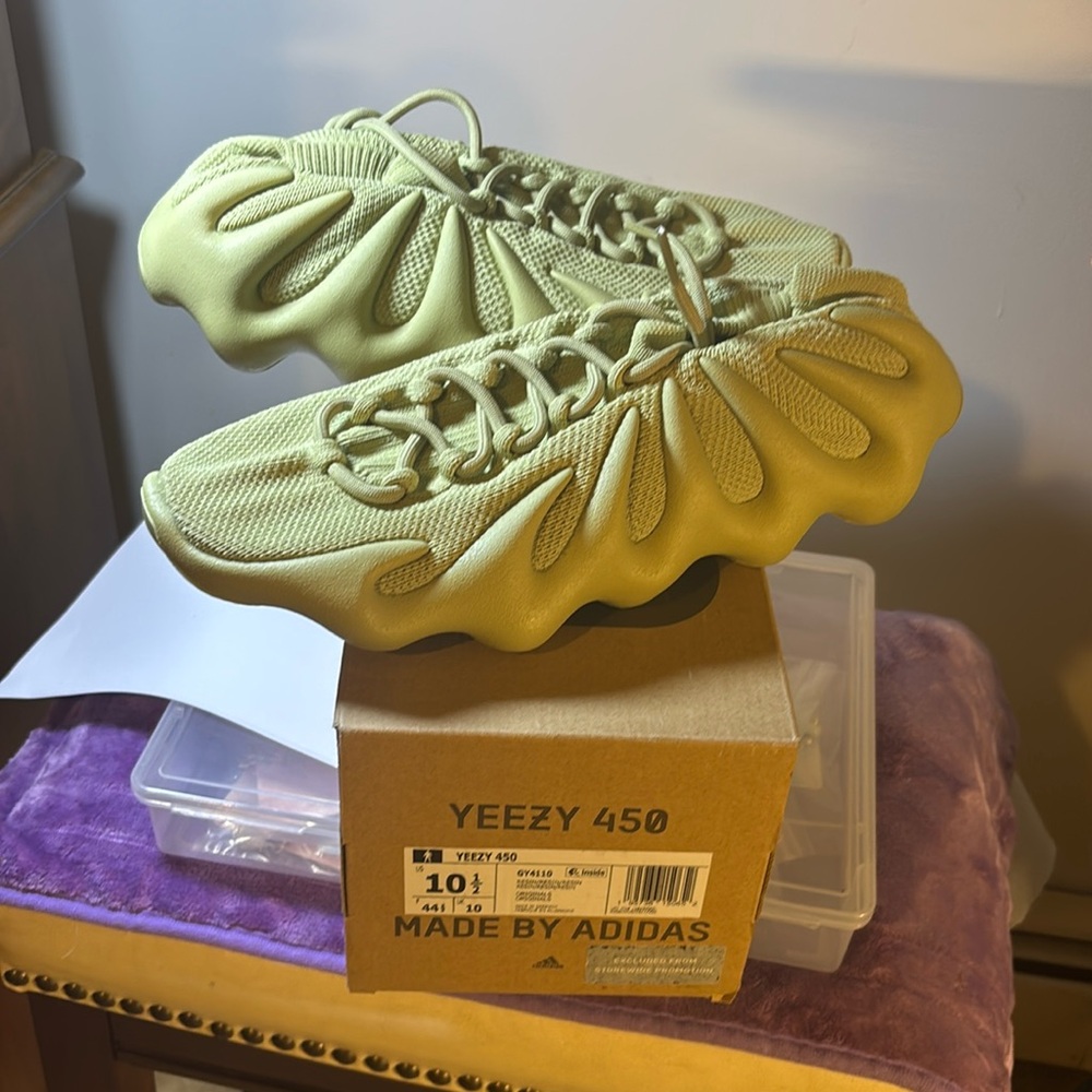 Adidas Yeezy 450 in Olive Tone Resin brand New in box